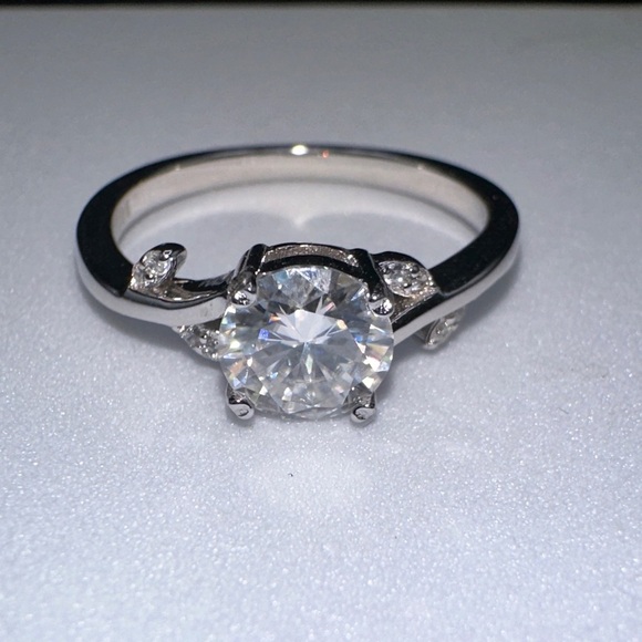 Moissanite Jewelry - Elegant Silver Moissanite Ring size 8